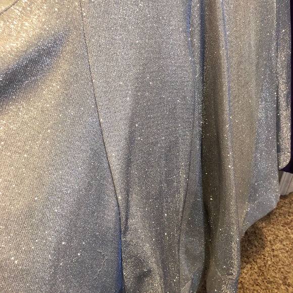 Gown - Picture 2 of 8